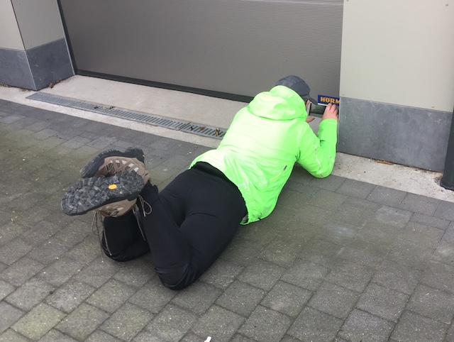 op de buik :-)